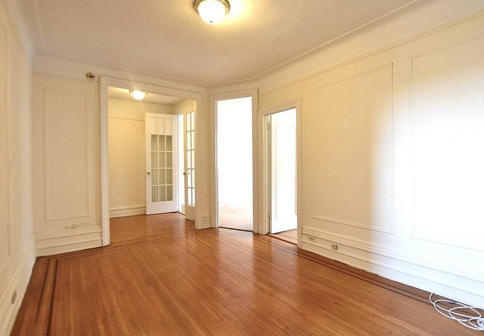 1st image of 256 Seaman Ave #3