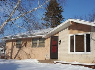 1886 Ridge Dr, East Troy, WI 53120