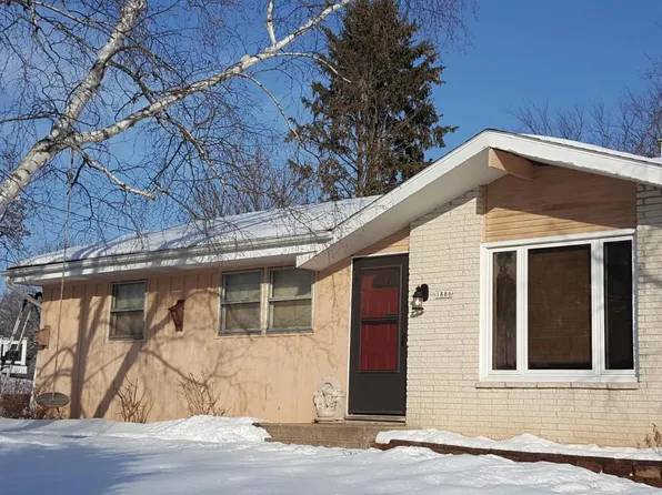 1886 Ridge Dr, East Troy, WI 53120