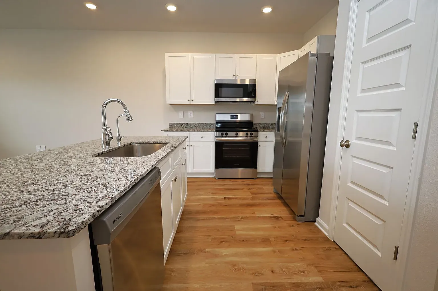 3 bed, 2.5 bath, 1470 sqft, $1,850 — Photo 2