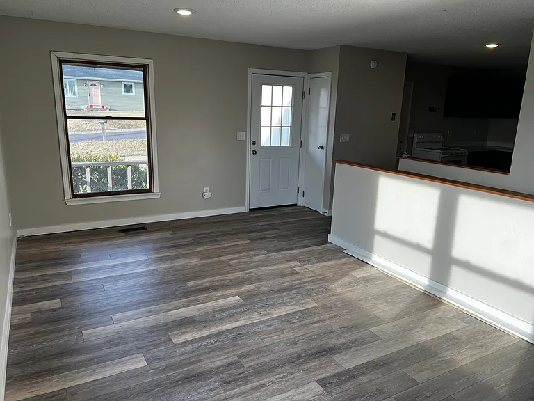 405 Locust St — Photo 2