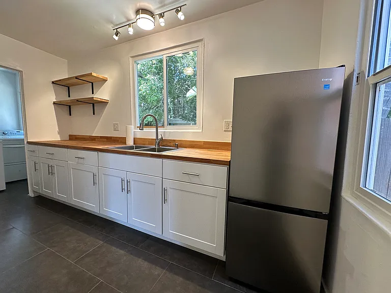 4361 Chase Ave — Photo 7