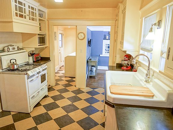 5th image of 608 N Kenwood St