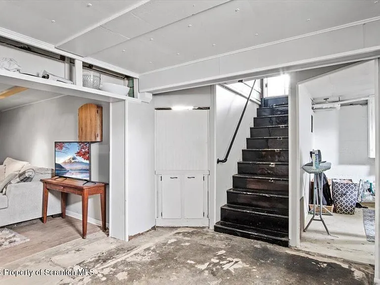 131 Arnold Ave — Photo 15