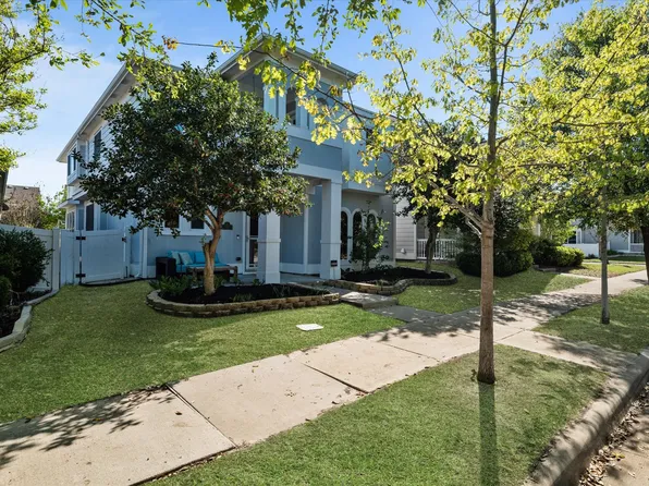 1208 King George Ln, Aubrey, TX 76227