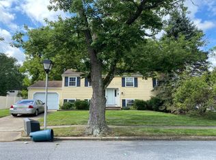 8 Appomattox Dr, Laurel Springs, NJ 08021