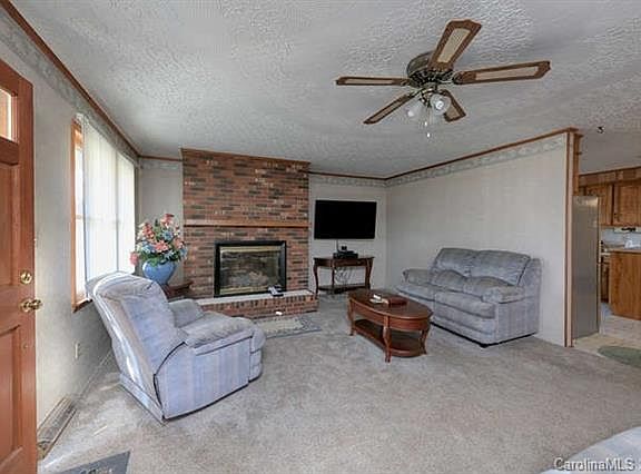4th image of 1580 Gloster Ln