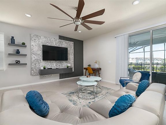 3rd image of 3217 Lilac Way