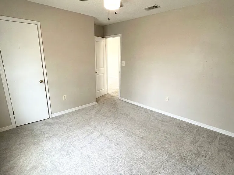 1771 Guildford Ct — Photo 3