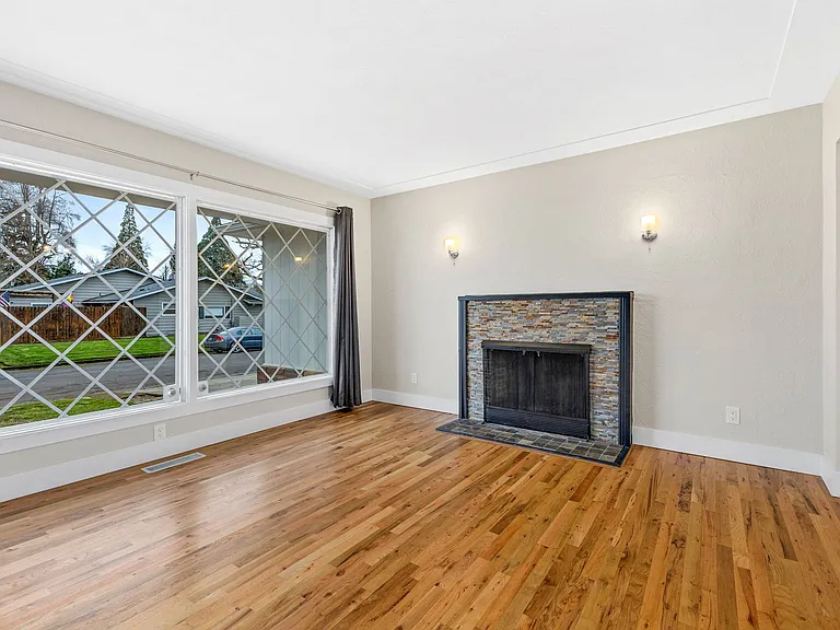 235 Riviera Dr NE — Photo 7