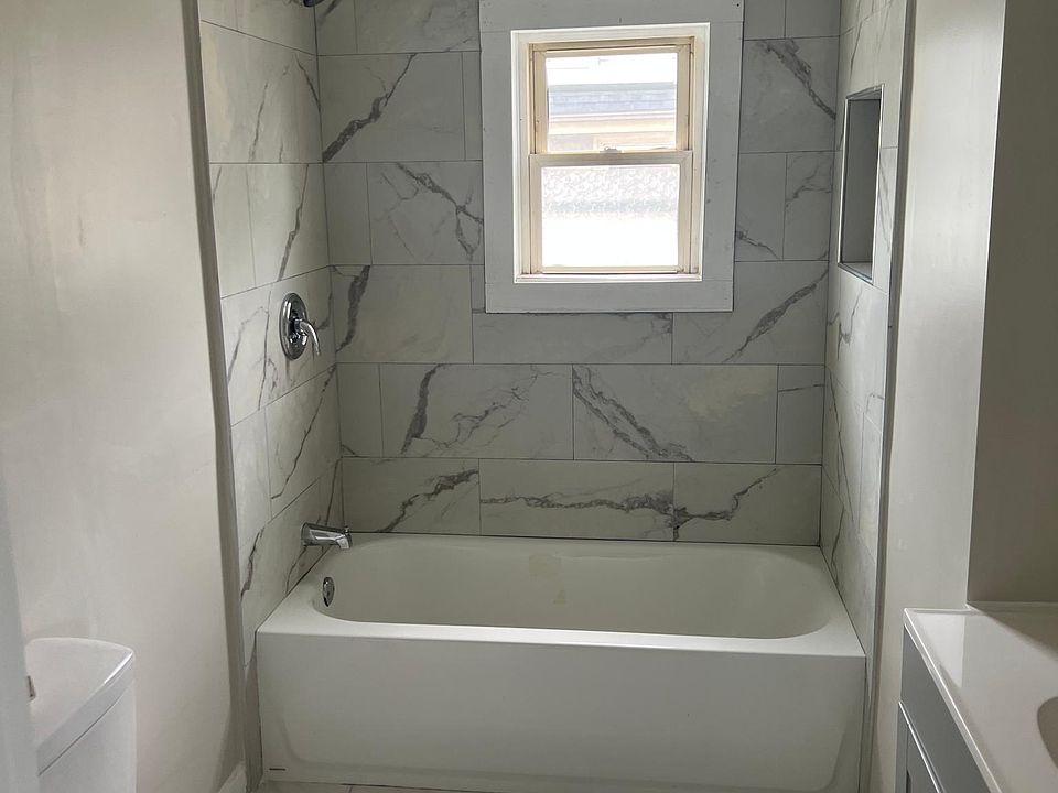 1st image of 36 Garfield St Floor 3