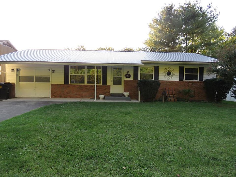 1st image of 2445 Thomas Ave