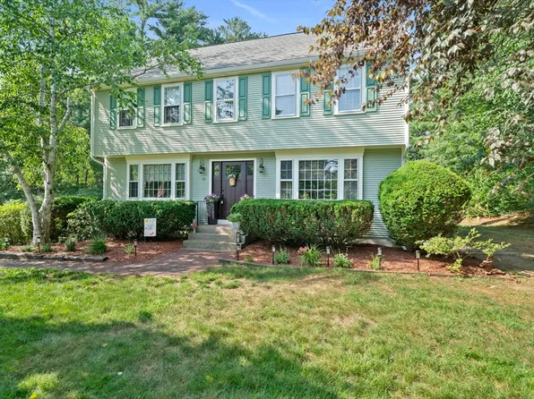11 Leonard St, Carver, MA 02330