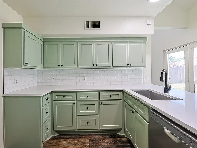 8308 Albany Ave — Photo 21