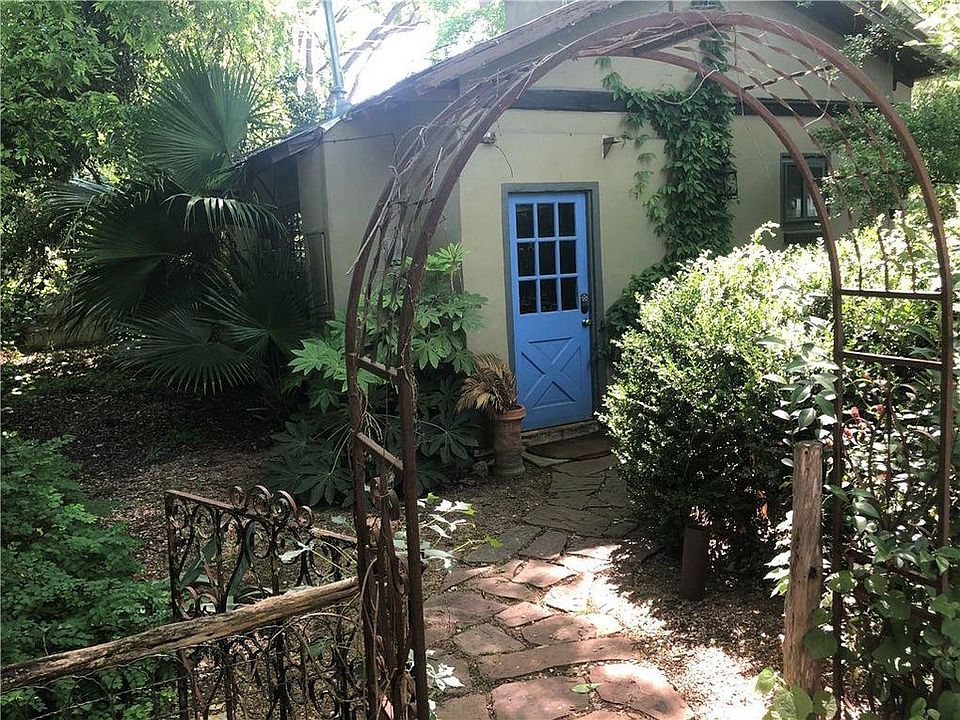 Private Access To Home and Garden