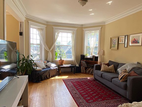 2nd image of 2446 W Wilson Ave #3