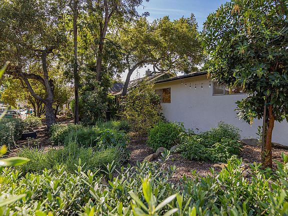 4th image of 111 E Eucalyptus St