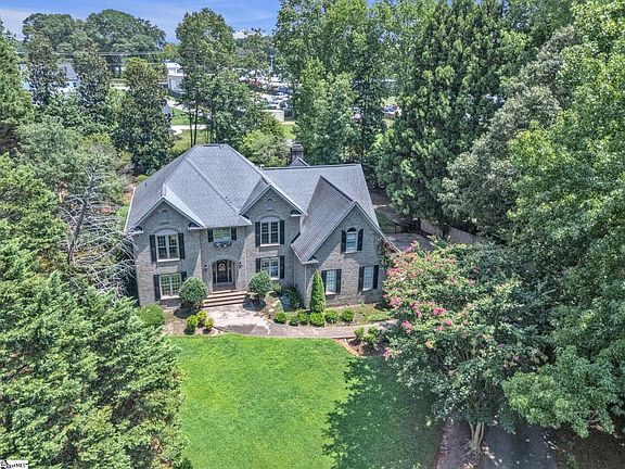 3rd image of 336 Rochford Dr