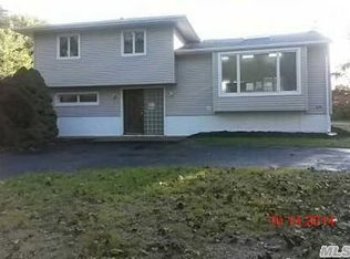 6 Hayrick Ln, Commack, NY 11725