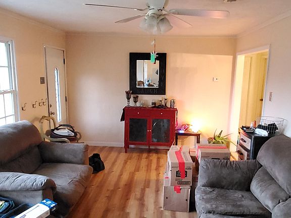 2nd image of 411 Evelyn St