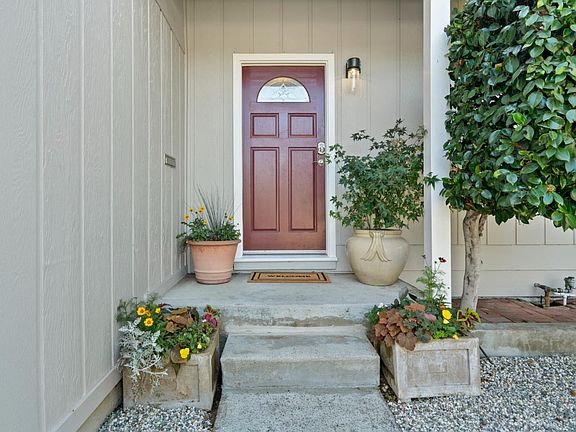 3rd image of 908 Kennedy Dr