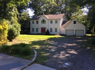 231 Brooksite Dr, Smithtown, NY 11787
