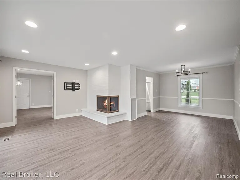 1909 Marie Cir — Photo 5