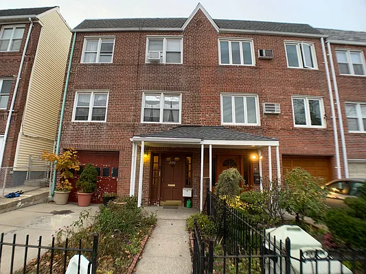 Rented by Laura Nguyen, LREB | media 2