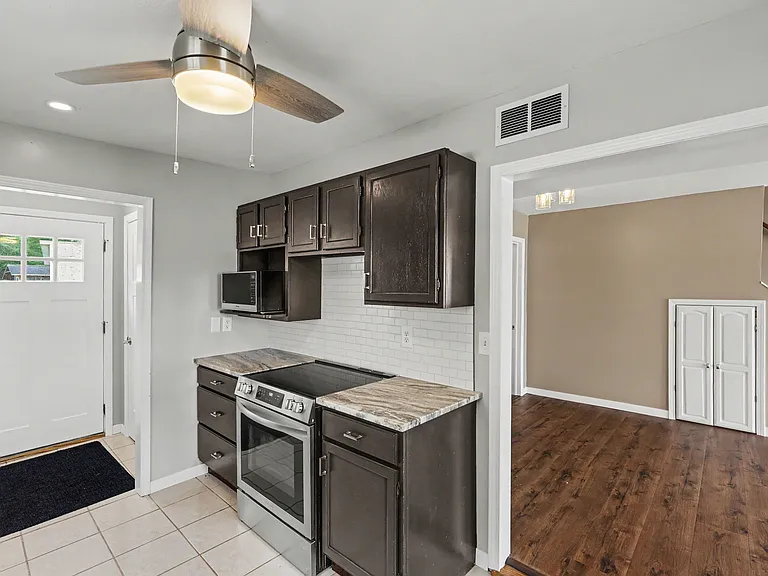 251 Edgewood Dr — Photo 5