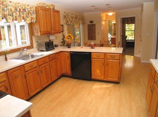 1A Grandview Dr, Danbury, CT 06811