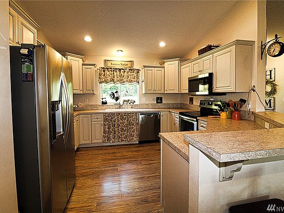Plenty of storage, and all kitchen appliances stay!