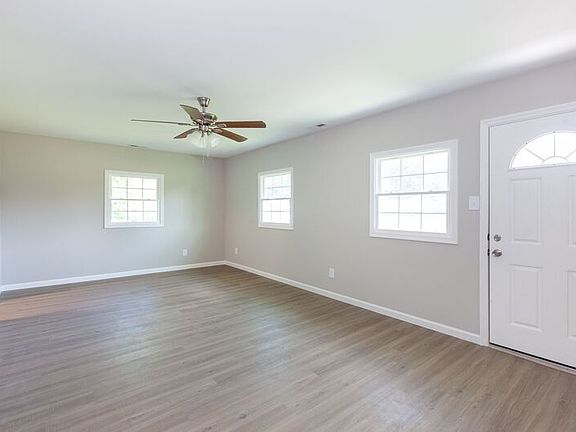4th image of 904 Sylvia Cir