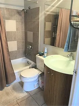 939 E Homer St #12 — Photo 5