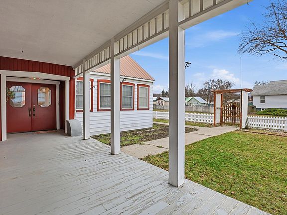 2nd image of 602 W King Ave