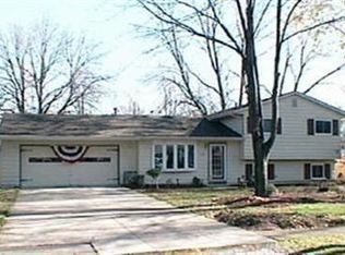939 Dillewood Ave, Sheffield Lake, OH 44054