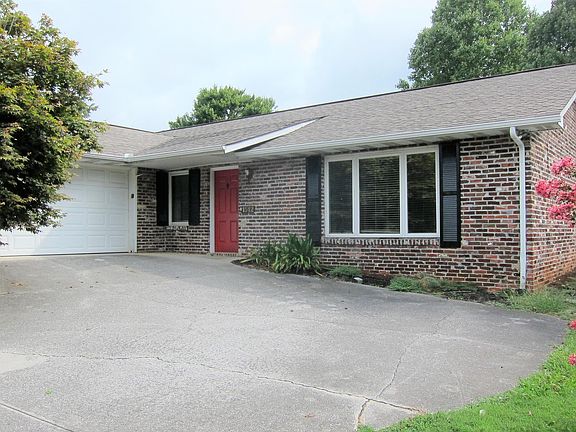 3rd image of 1512 Woodbury Ct