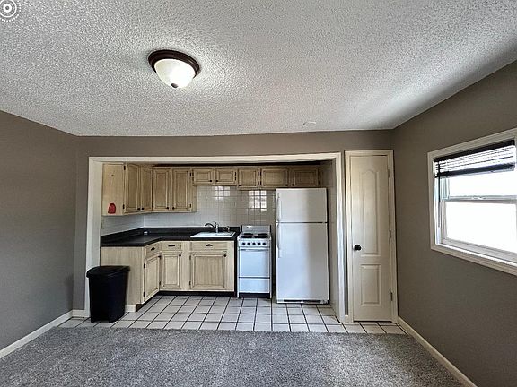 2nd image of 902 W 4th Ave