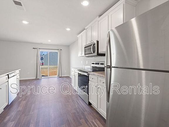 3rd image of 2102 Briar Run Dr