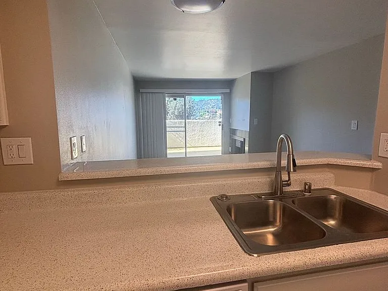 Laurel Canyon, 4500 — Photo 36