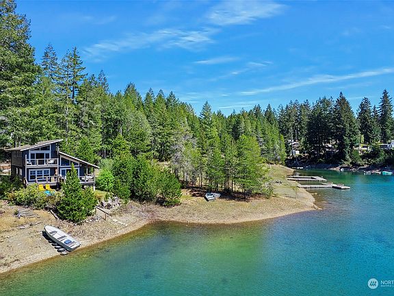 4th image of 360 NE Lakeshore Drive N