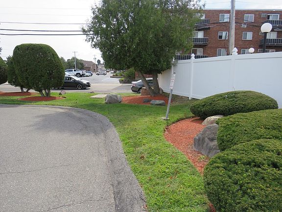 4th image of 175 Ward St APT 32