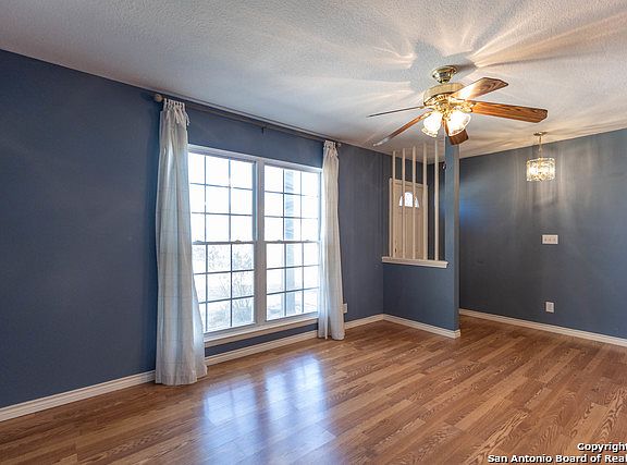 5th image of 5982 Midcrown Dr