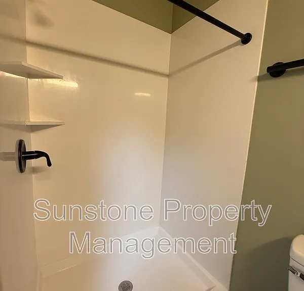 223 S Evanston Ave — Photo 11