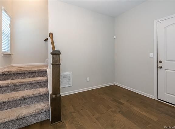 4th image of 828 Imperial Ct