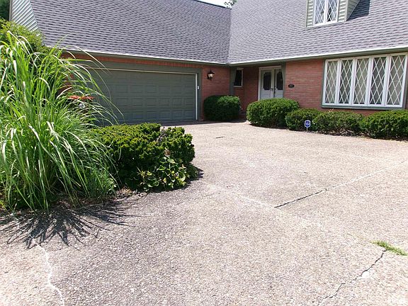 3rd image of 2907 W Winterberry Ln