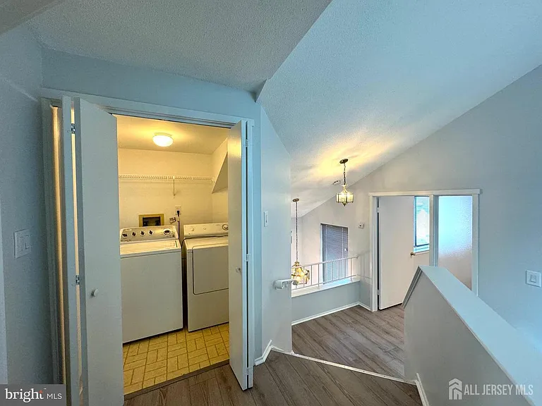 104 Sayre Dr — Photo 18