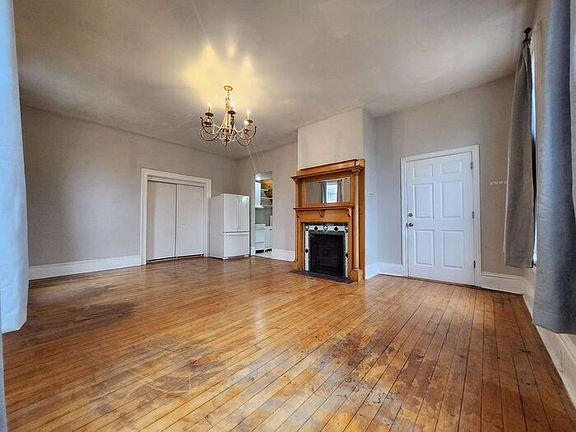 3rd image of 724 N Nevada Ave #1