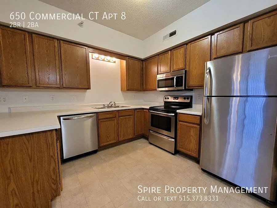 Luxury Living! 2 Bedroom 2 Bath, Fireplace, Washer/Dryer Garage — Photo 4