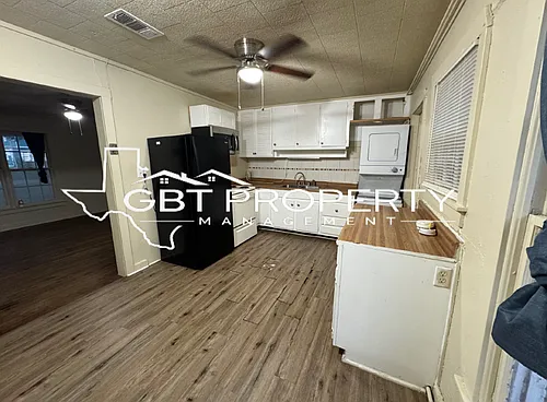 406 E Cobb St Photo 1