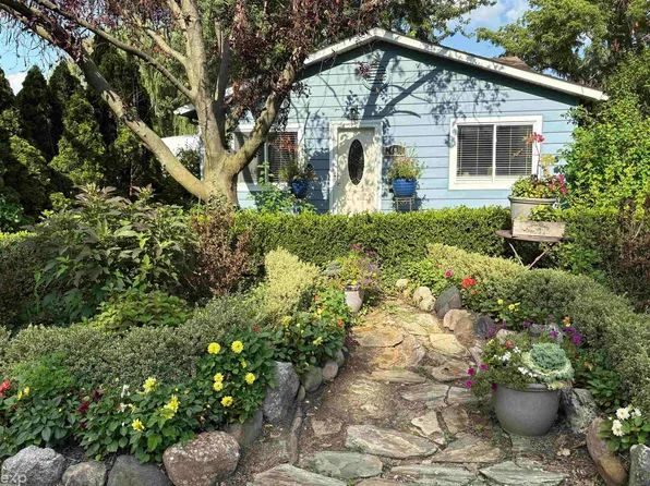 24280 Berry Ave, Warren, MI 48089